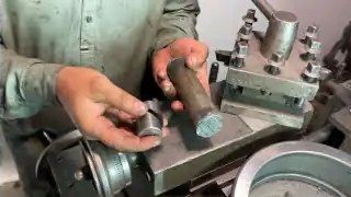Hand turning lathe cross-slide handwheel with spinning part