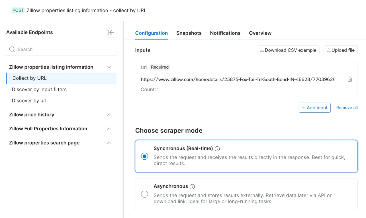 Panel de Control de Bright Data en la página de recopilación por URL de información de listado de propiedades de Zillow. El panel izquierdo lista los 4 scrapers de Zillow y los 3 métodos de entrada del scraper de listados, y el centro muestra una URL de listado como entrada con Síncrono (Tiempo real) seleccionado.